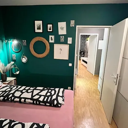 Schone 5 Minuten Von Messe. Apartment