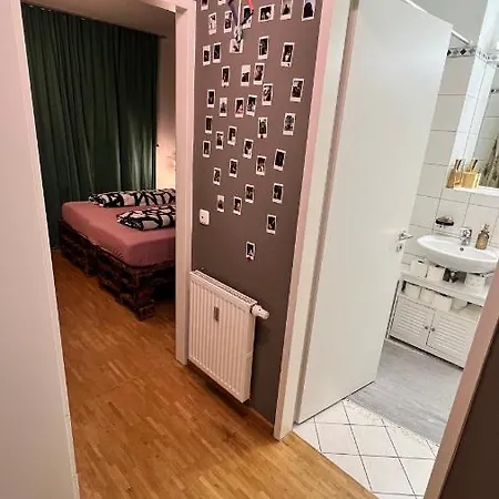 Schone 5 Minuten Von Messe. Apartment *